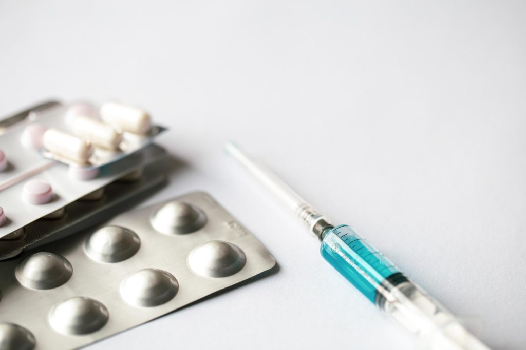 Cómo ha cambiado el envase de los medicamentos: del frasco de farmacia al packaging actual