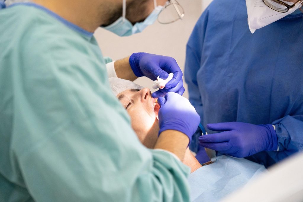 Cirugía oral, una solución a los problemas de salud dental